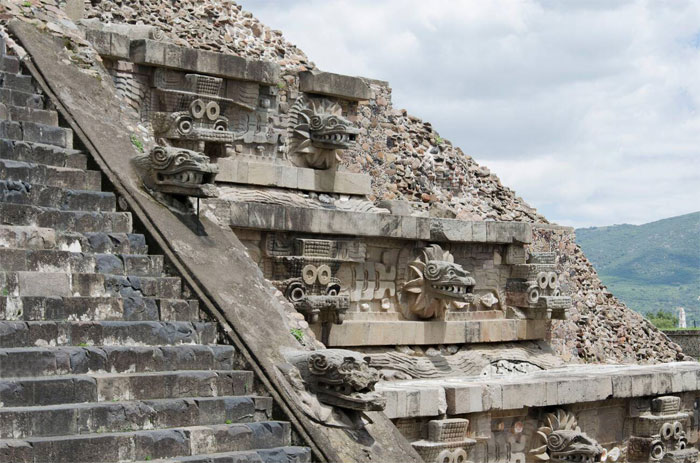 Храм ацтеков Кетцалькоатль, Мексика