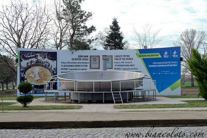 Самая большая в мире сковорода. Эдирне