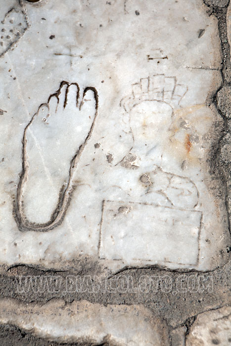 Мраморная улица. 