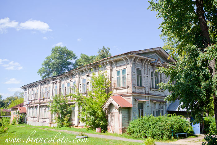 здание профилактория для рабочих Хлудовской фабрики.