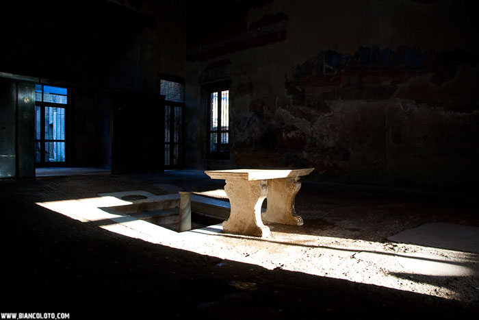 Атриум дома с деревянной перегородкой. Геркуланум