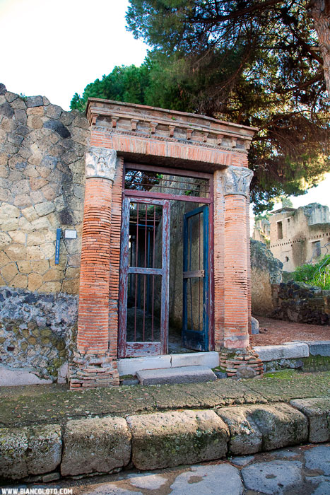 Дом с большим входом. Геркуланум