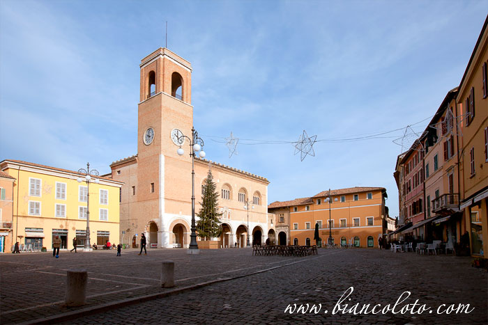 Площадь 20 Сентября. Фано