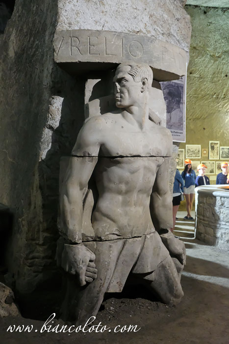 Статуя Аурелио Падовани.