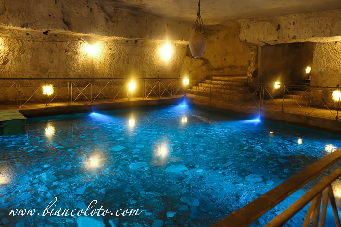 Цистерна под палаццо Серра ди Кассано