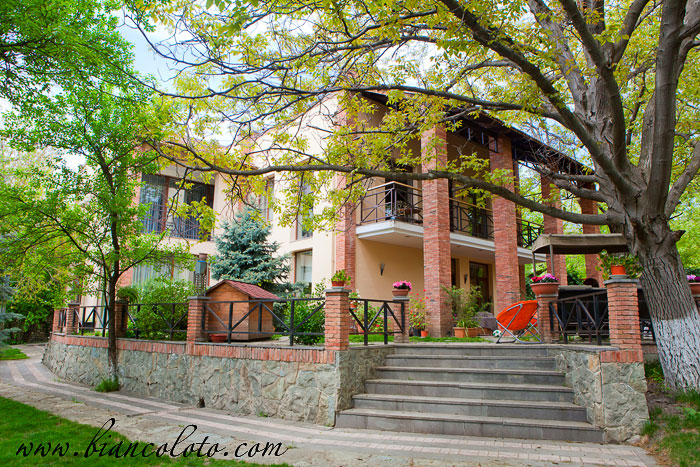 Винный погреб Giuaani