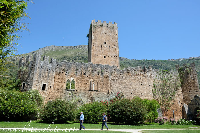 Сад Нинфа (Giardino di Ninfa)