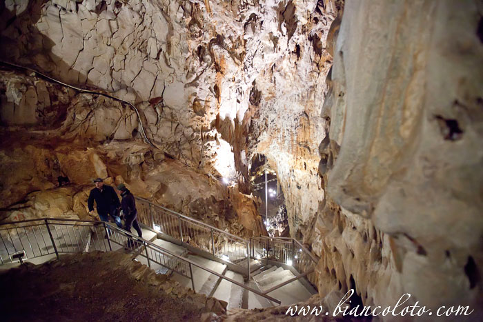 Гигантский грот (Grotta Gigante)