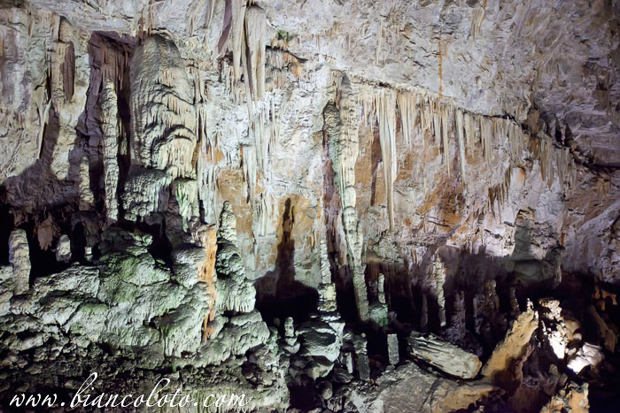 Гигантский грот (Grotta Gigante)