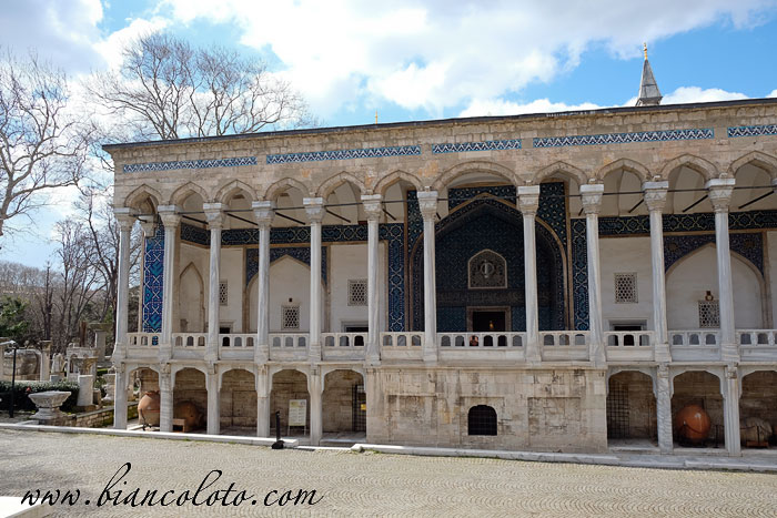 Изразцовый павильон