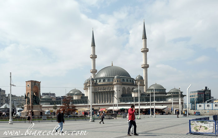 Новая мечеть на площади Таксим