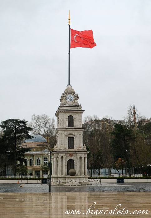 Часовая башня Топхане