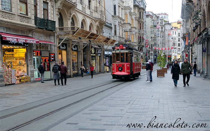 Проспект Истикляль в Стамбуле 