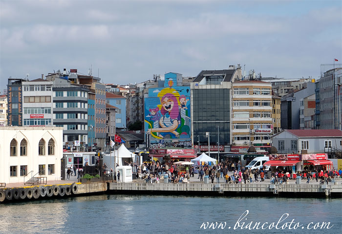 Граффити в Кадыкёй 