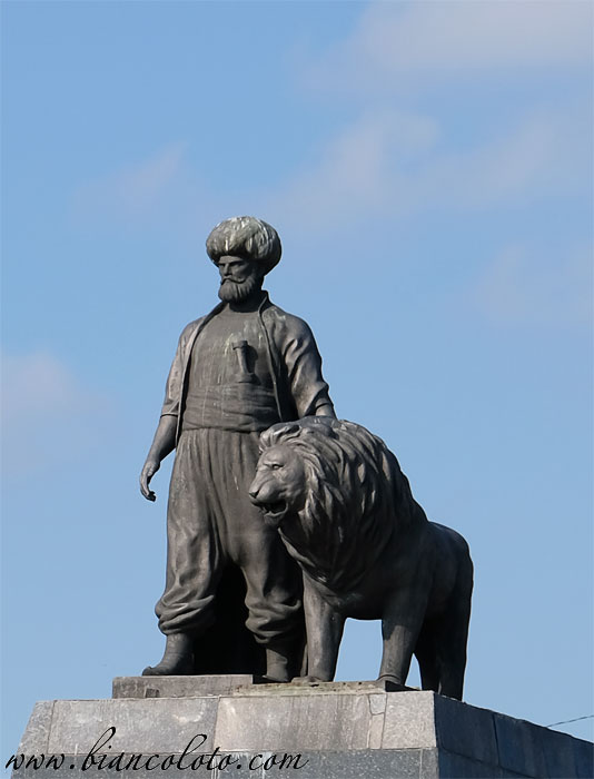 Памятник Гази Хасану-паше. Стамбул