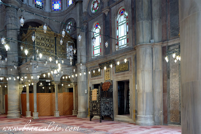 Интерьер мечети Лалели