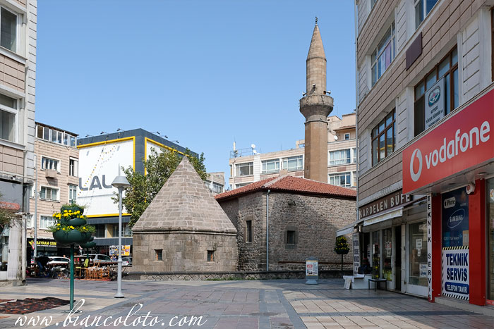 Мечеть и тюрбе Шейха Теннури . Кайсери