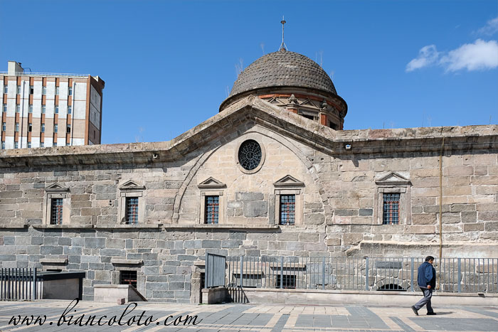 Церковь Святой Марии и библиотека. Кайсери