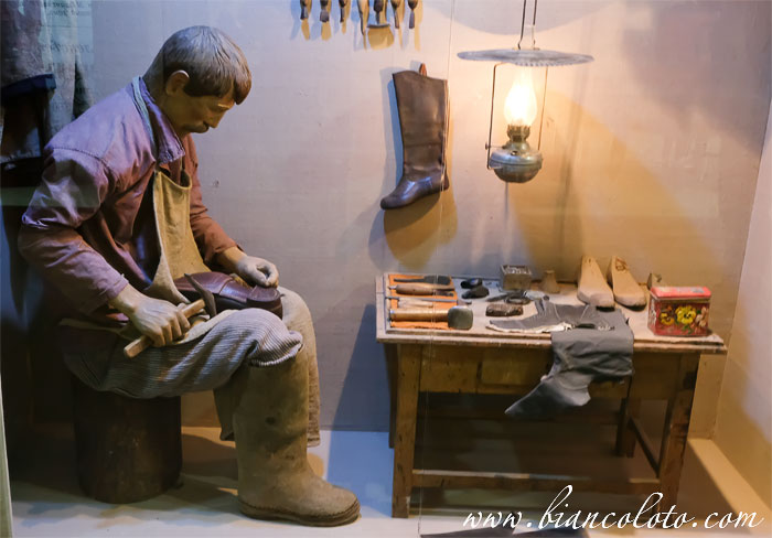 Макет сапожной мастерской