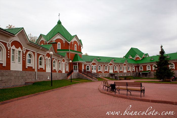 Завод и музей елочной игрушки. Клин.