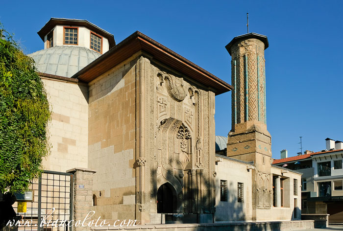 Медресе Индже Минарет