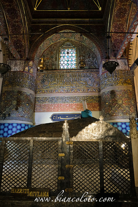 Саркофаг Руми Мевляны