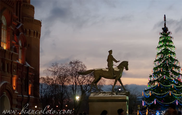 Памятник маршалу Жукову