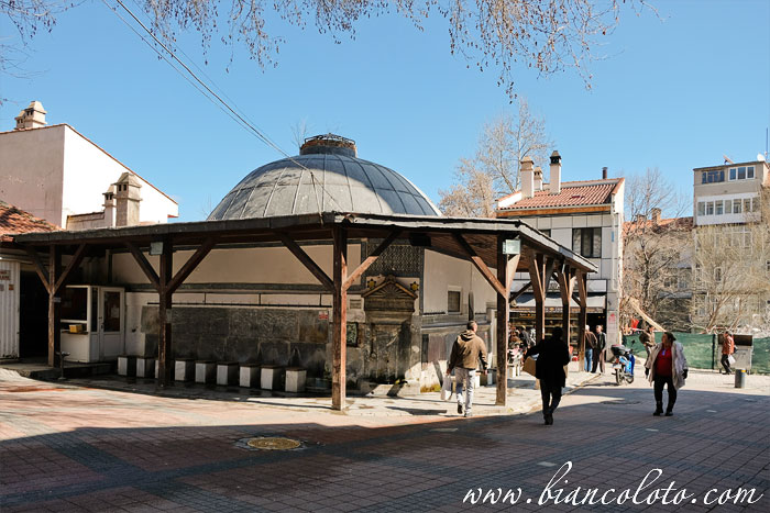 Фонтан перед Большой мечетью. Кютахья