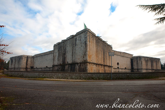 Крепость. Аквила. Абруццо. Аквила