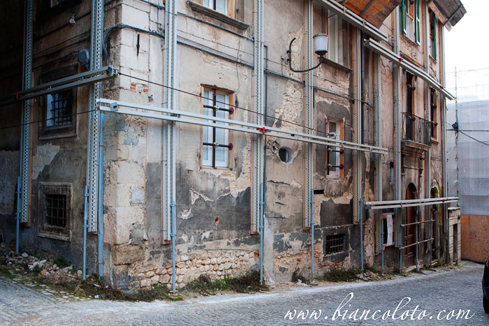 Аквила после землетрясения 2009 г. Аквила