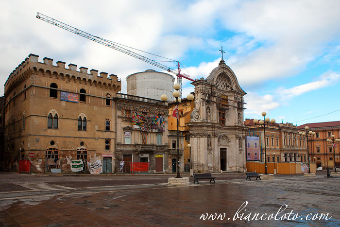 Церковь Санта Мария-дель-Суффраджо. Аквила. Абруццо. Аквила