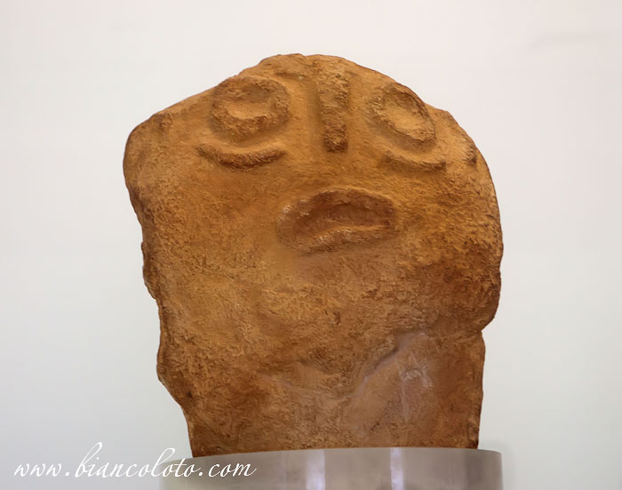 Каменные идолы из Лепенских Вир