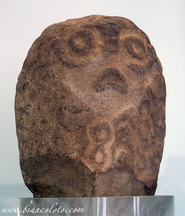 Каменные идолы из Лепенских Вир