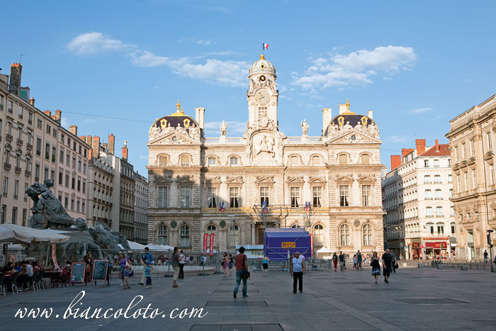 Площадь Терро