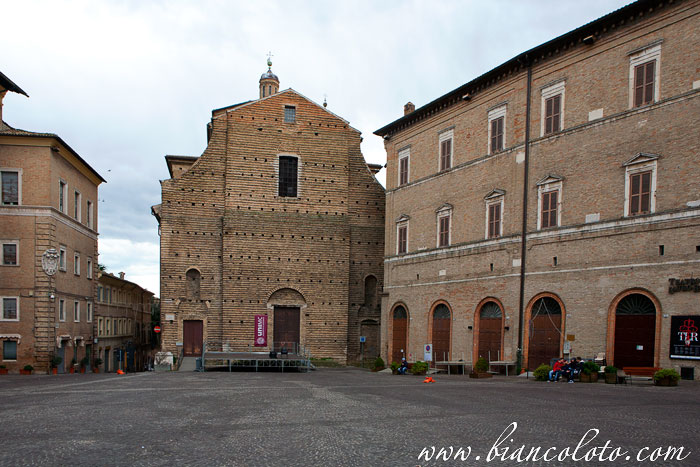 Piazza della Liberta'. Мачерата