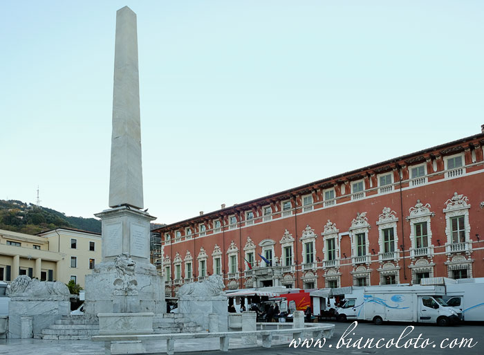 Piazza Aranci. Масса (Massa)