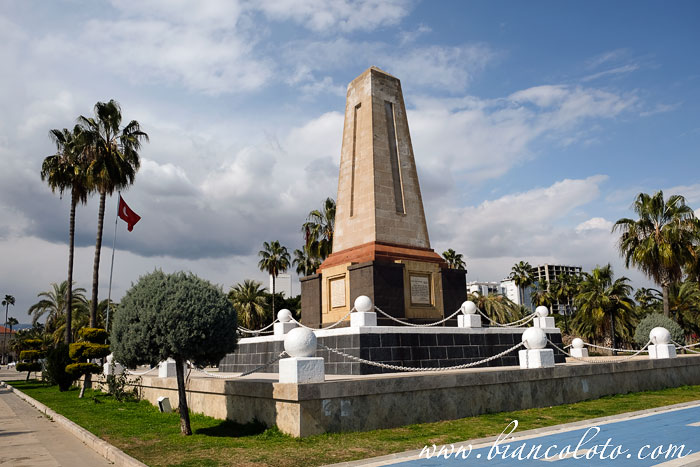 Памятник великомученикам Рефах