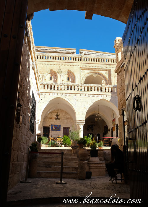 Особняк Hercai. Мидьят