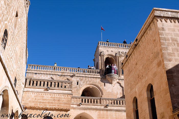 Особняк Hercai. Мидьят