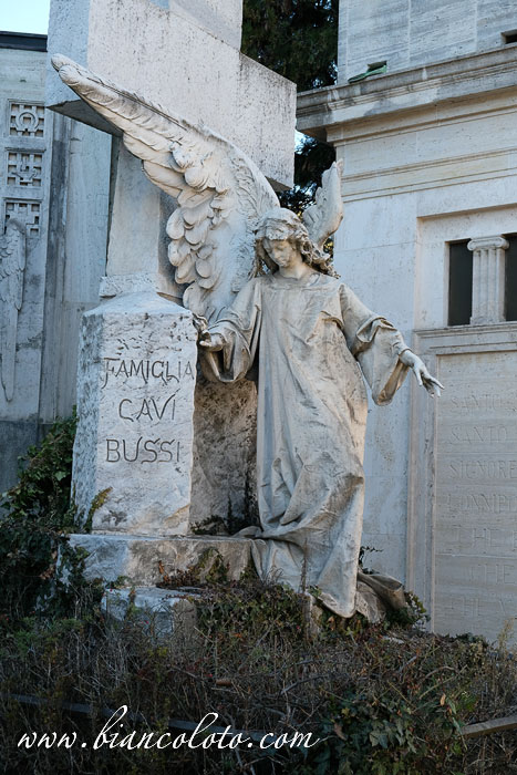 Надгробие семьи Кави Бусси