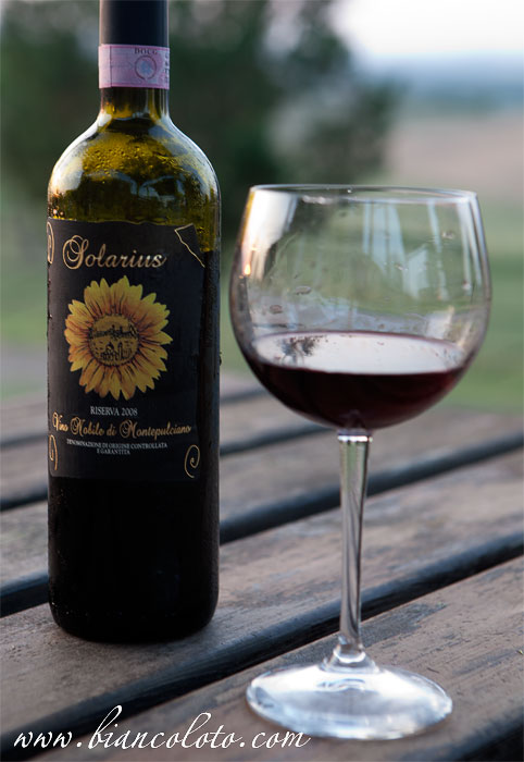 Вино Nobile di Montepulciano.