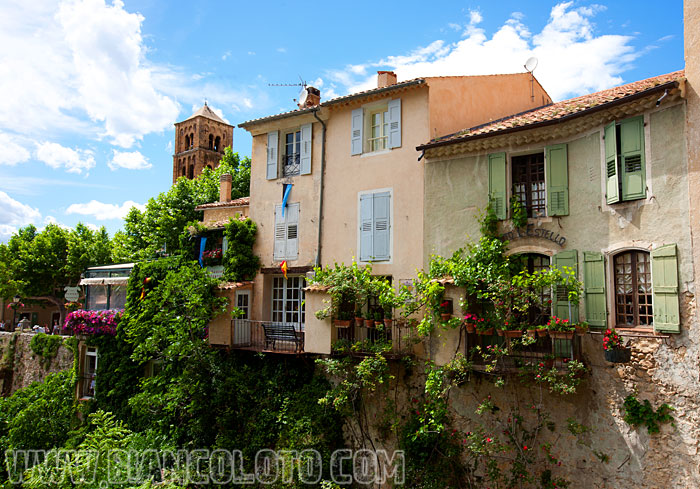 Мутье-Сент-Мари (Moustiers-Sainte-Marie)