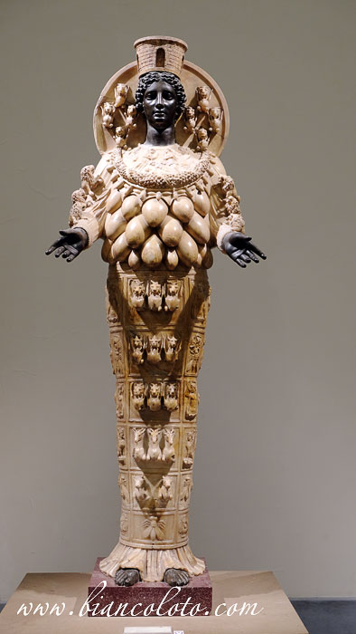 Артемида Эфеская.  II век. Находилась на вилле Адриана в Тиволи.