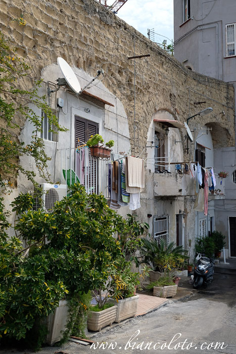 Жилые дома на Rampe di Pizzofalcone