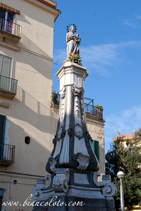 Шпиль Непорочной Девы Матердей. Неаполь