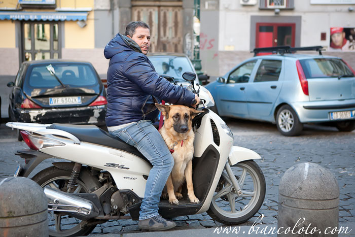 На улице Неаполя