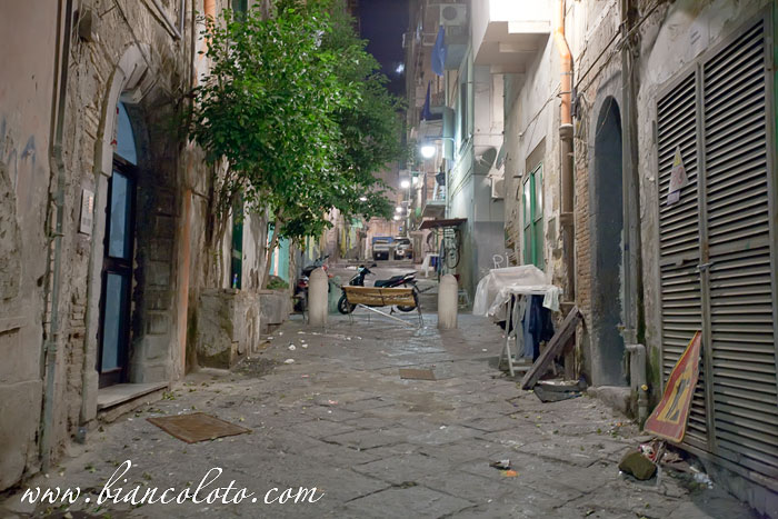 Испанские кварталы - Quartieri Spagnoli. Неаполь