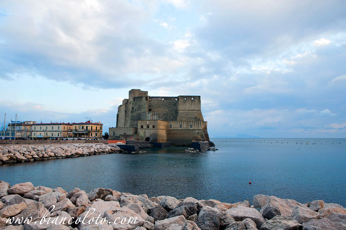 Набережная и замок Яйца