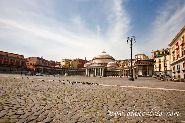 Площадь Плебишито. Неаполь