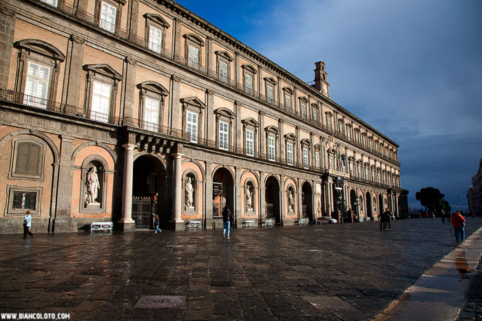 Королевский дворец. Неаполь